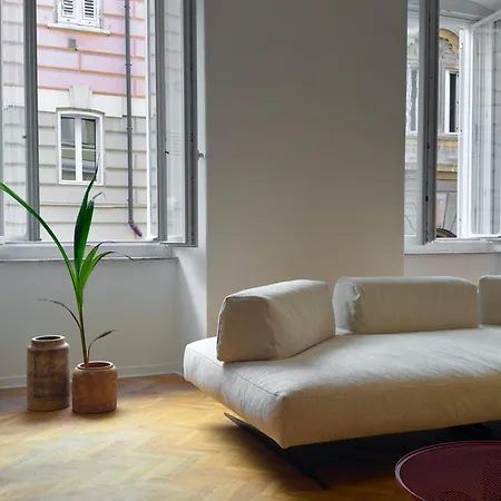 Apartamento The Maison - Boutique With Terrace & Garage, 160sqm Trieste
