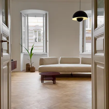 Apartamento The Maison - Boutique With Terrace & Garage, 160sqm Trieste